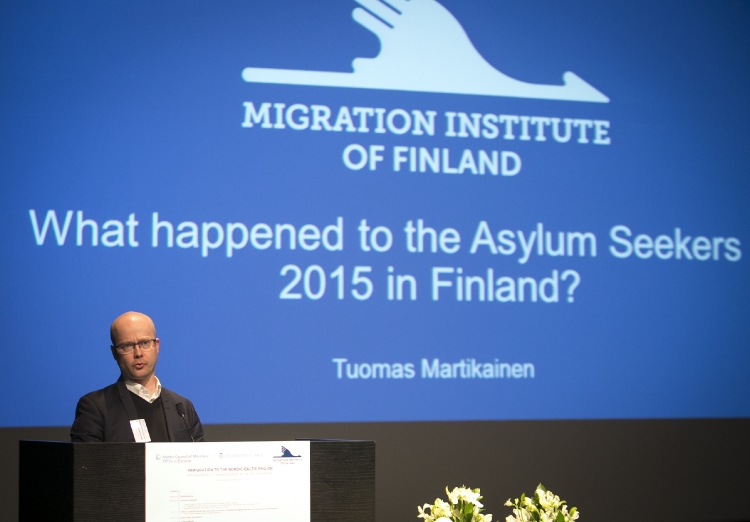 Soome Rändeinstituudi direktor Tuomas Martikaineni ettekanne käsitles seda, mis on toimunud Soomes sisserändajatega, kes esitasid varjupaigataotluse 2015. aastal 