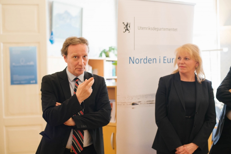 PMN peasekretäri büroo juht (chief of staff) Kenneth Broman ja Põhjamaade koostöö komitee liige Anne Sofie Bjelland 