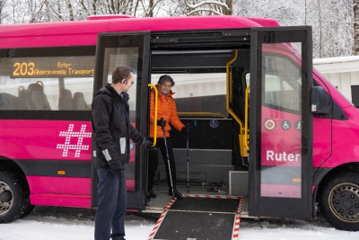 В Осло введена система розовых автобусов — транспорт, дружественный к людям старшего возраста и работающий на основе предварительного заказа. Это вдохновило на создание многих других моделей транспорта по всей Норвегии.