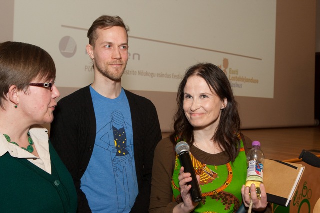 Seita Vuorela, kirjanik (paremal) ja Jani Ikonen, illustraator, Põhjamaade Nõukogu laste- ja noortekirjanduse auhind 2013 laureaadid