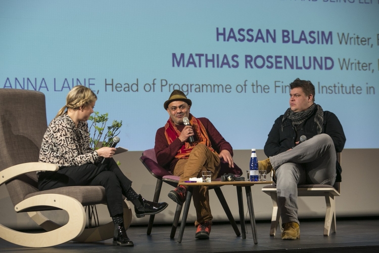 Vasakult: Anna Laine, Soome Instituudi programmijuht ning kirjanikud Hassan Blasim ja Mathias Rosenlund
