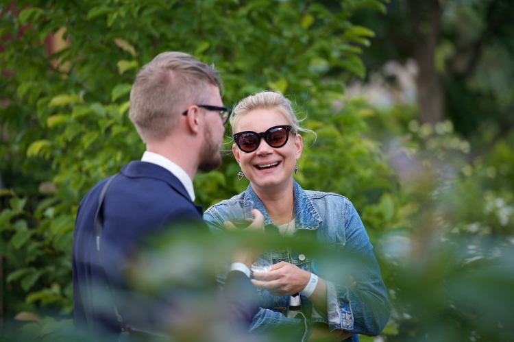 Arutelu järel toimus vastuvõtt Roosa maja aias Põhjamaade Ministrite Nõukogu Eesti esinduse külalistele. 