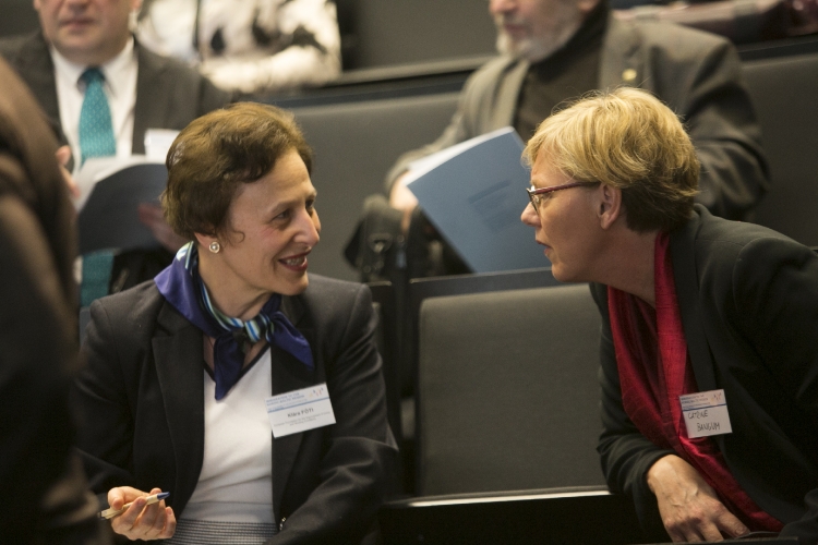 Klára Fóti, Euroopa Elu- ja Töötingimuste Parandamise Fondi teadur ning Catrine Bangum, Põhjamaade Ministrite Nõukogu vanemnõunik