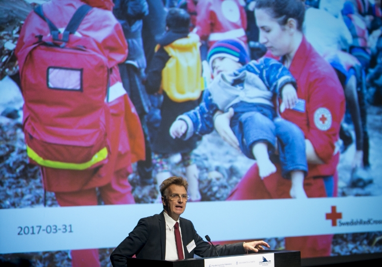 Rootsi Punase Risti peasekretär Anders Danielsson pidas ettekande sellest, kuidas on Rootsi toime tulnud 136 000 pagulase abistamisega poole aasta jooksul 