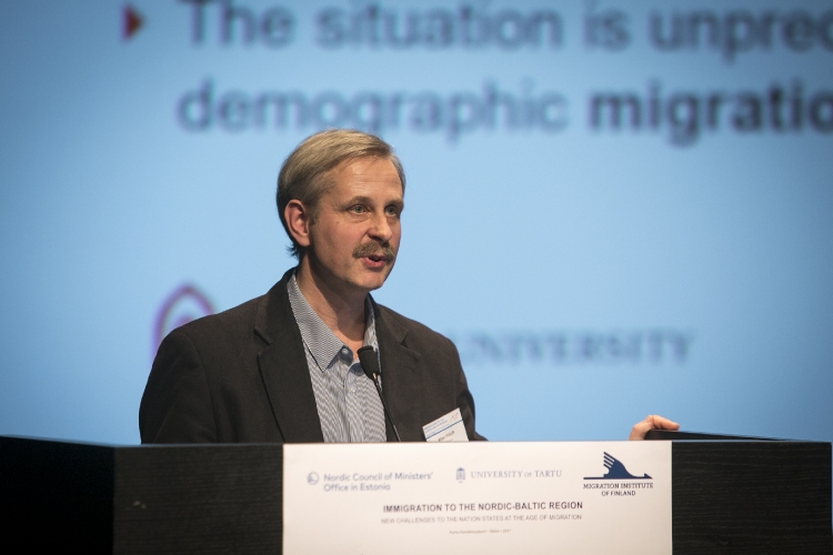 Tallinna Ülikooli rahvastikuprofessor Allan Puur pidas ettekande Eesti rahvastikuprognoosidest erinevate sisserändestsenaariumite põhjal 