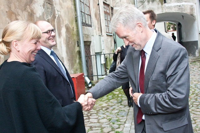 Õnnesoovid T.E. Aleksi Härkönenilt, Soome suursaadikult Eestis. Soome on Põhjamaade Ministrite Nõukogu eesistujamaa 2011. aastal.