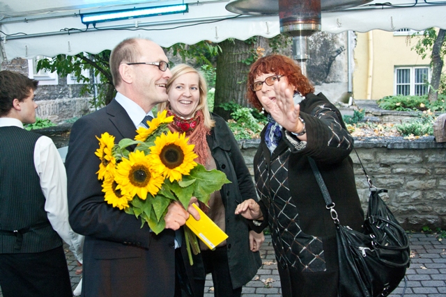 Õnnitlused Anne Ermilt (paremal) ja Marju Kaselt