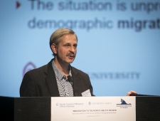Tallinna Ülikooli rahvastikuprofessor Allan Puur pidas ettekande Eesti rahvastikuprognoosidest erinevate sisserändestsenaariumite põhjal 