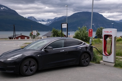 The most popular new car among Norwegians is the Tesla Model 3. Using electric cars has been made so easy for people that they can now be driven from one end of the country to the other. 