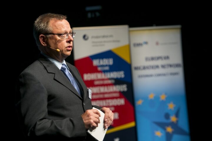 Raul Eamets, dean of the Faculty of Social Sciences of the University of Tartu moderated the first day of the Nordic-Baltic migration conference 2016 in Tallinn.
