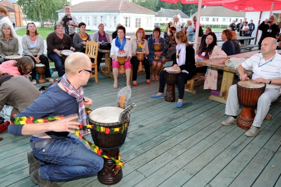 Loovusfoorum 2013, trummide töötuba Reigo Ahvena juhendamisel. Foto: Tõnis Riisalu/norden.ee